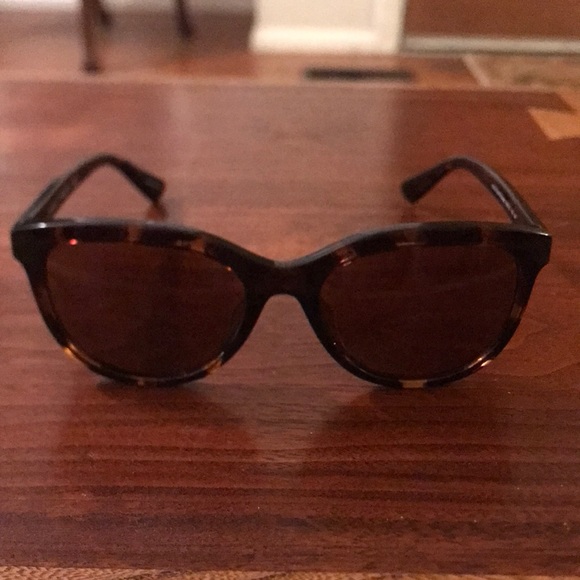 Women’s Coach sunglasses excellent condition main image 9
